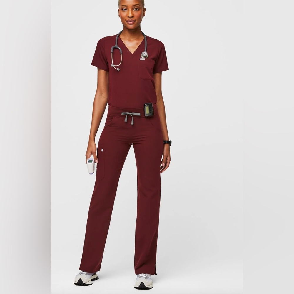 FIGS Kade Cargo Scrub Pant in Burgundy, size Medium for sale!!!